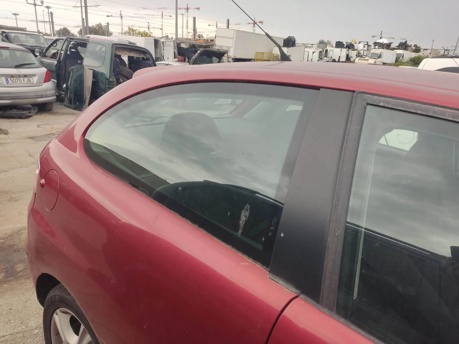 Foto de LUNA CUSTODIA TRASERA DERECHA SEAT IBIZA (6L1) 1.9 TDI (101 CV / 74 KW)
