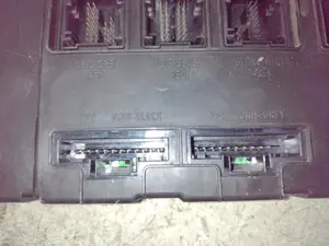 Foto de CAJA RELES / FUSIBLES RENAULT SCENIC II (JM) referencia 8200525384 foto 4