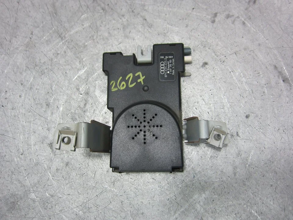 Foto de AMPLIFICADOR DE ANTENA AUDI A3 SPORTBACK (8PA) 1.9 TDI (105 CV / 77 KW) referencia 8P4035225D