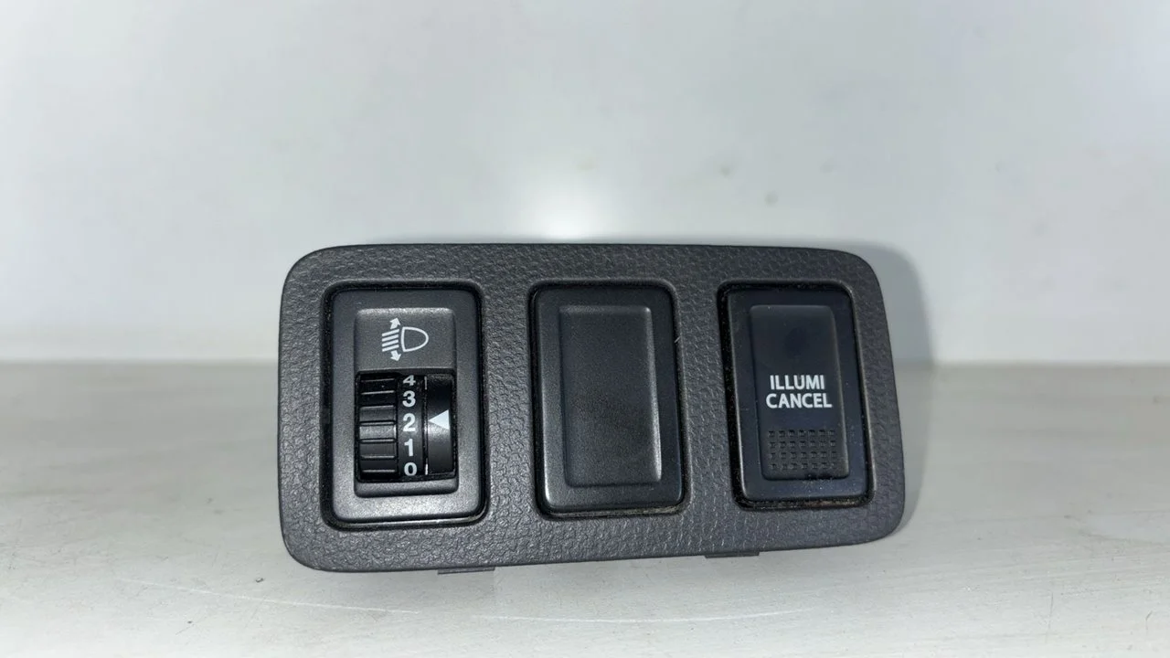 Foto de MANDO LUCES SUZUKI SWIFT BERLINA (RS/MZ) 1.3 DDiS Diesel CAT (69 CV / 51 KW)
