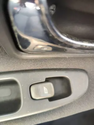Foto de MANDO ELEVALUNAS TRASERO IZQUIERDO VOLVO S40 BERLINA 1.9 Diesel CAT (116 CV / 85 KW)