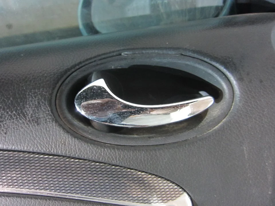 Foto de MANETA INTERIOR DELANTERA IZQUIERDA MERCEDES-BENZ CLK (BM 209) CABRIO 3.2 V6 18V CAT (218 CV / 160 KW)