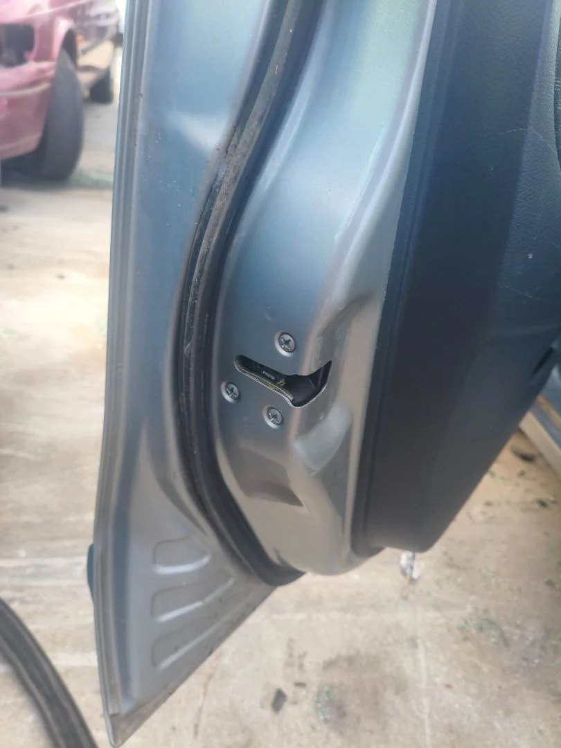 Foto de CERRADURA PUERTA DELANTERA IZQUIERDA NISSAN NOTE (E11E) 1.4 CAT (88 CV / 65 KW) referencia 805019U10C