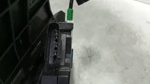 Foto de CERRADURA PUERTA TRASERA DERECHA FORD FIESTA (CNN) 1.5 TDCi CAT (75 CV / 55 KW) referencia 8A61A264A52 foto 3