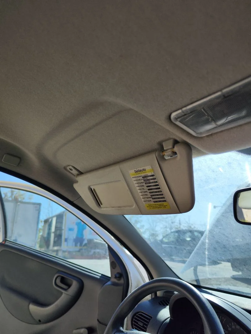 Foto de PARASOL IZQUIERDO OPEL CORSA C 1.2 16V CAT (Z 12 XE / LW4) (75 CV / 55 KW)