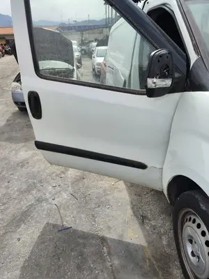 Foto de PUERTA DELANTERA DERECHA FIAT II DOBLÒ (263) CARGO 1.6 JTDM 16V CAT (105 CV / 77 KW)