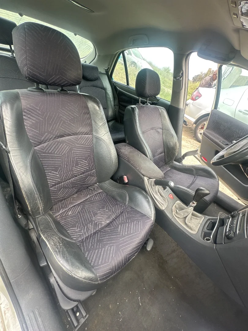 Foto de JUEGO ASIENTOS COMPLETO RENAULT LAGUNA II (BG0) 2.0 (135 CV / 99 KW)