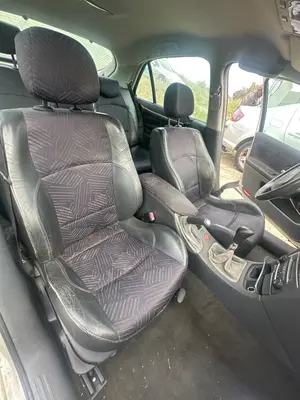Foto de JUEGO ASIENTOS COMPLETO RENAULT LAGUNA II (BG0) 2.0  (135 CV / 99 KW)