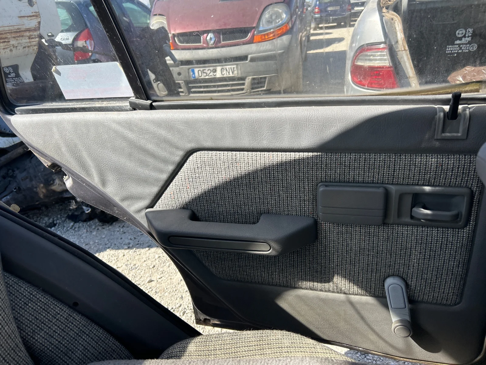 Foto de GUARNECIDO PUERTA TRASERA IZQUIERDA PEUGEOT 309 1.6 (88 CV / 65 KW)