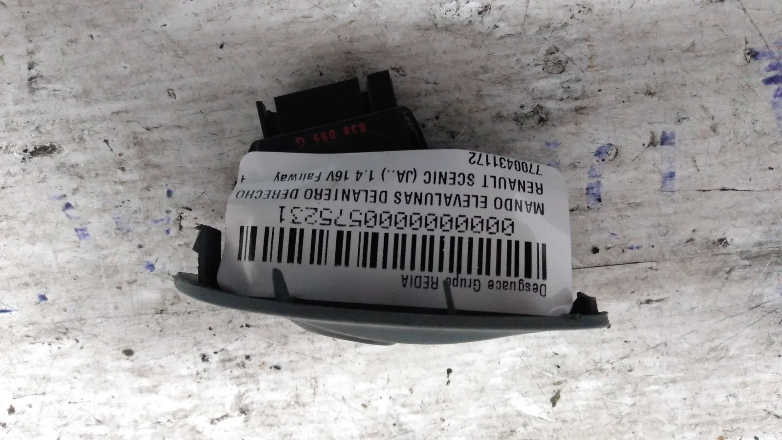 Foto de MANDO ELEVALUNAS DELANTERO DERECHO RENAULT SCENIC I (JA...) referencia 7700431172