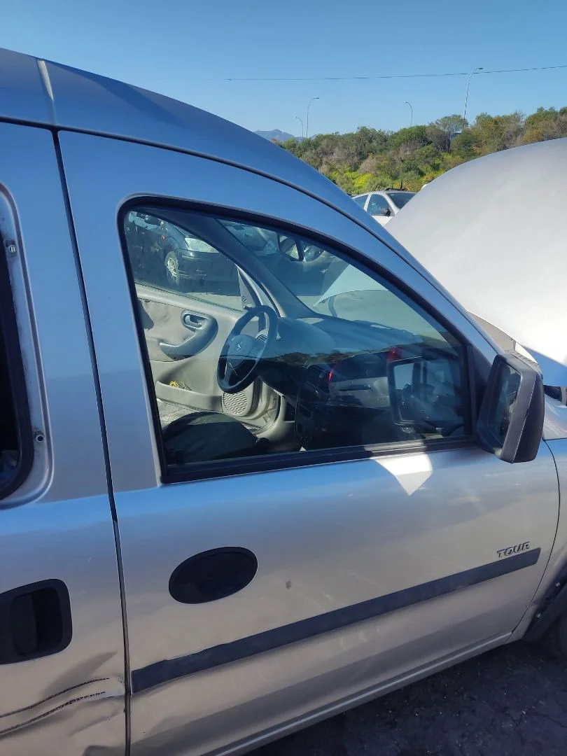 Foto de LUNA DELANTERA DERECHA OPEL COMBO (CORSA C) 1.7 16V DI CAT (Y 17 DTL / LK8) (65 CV / 48 KW)