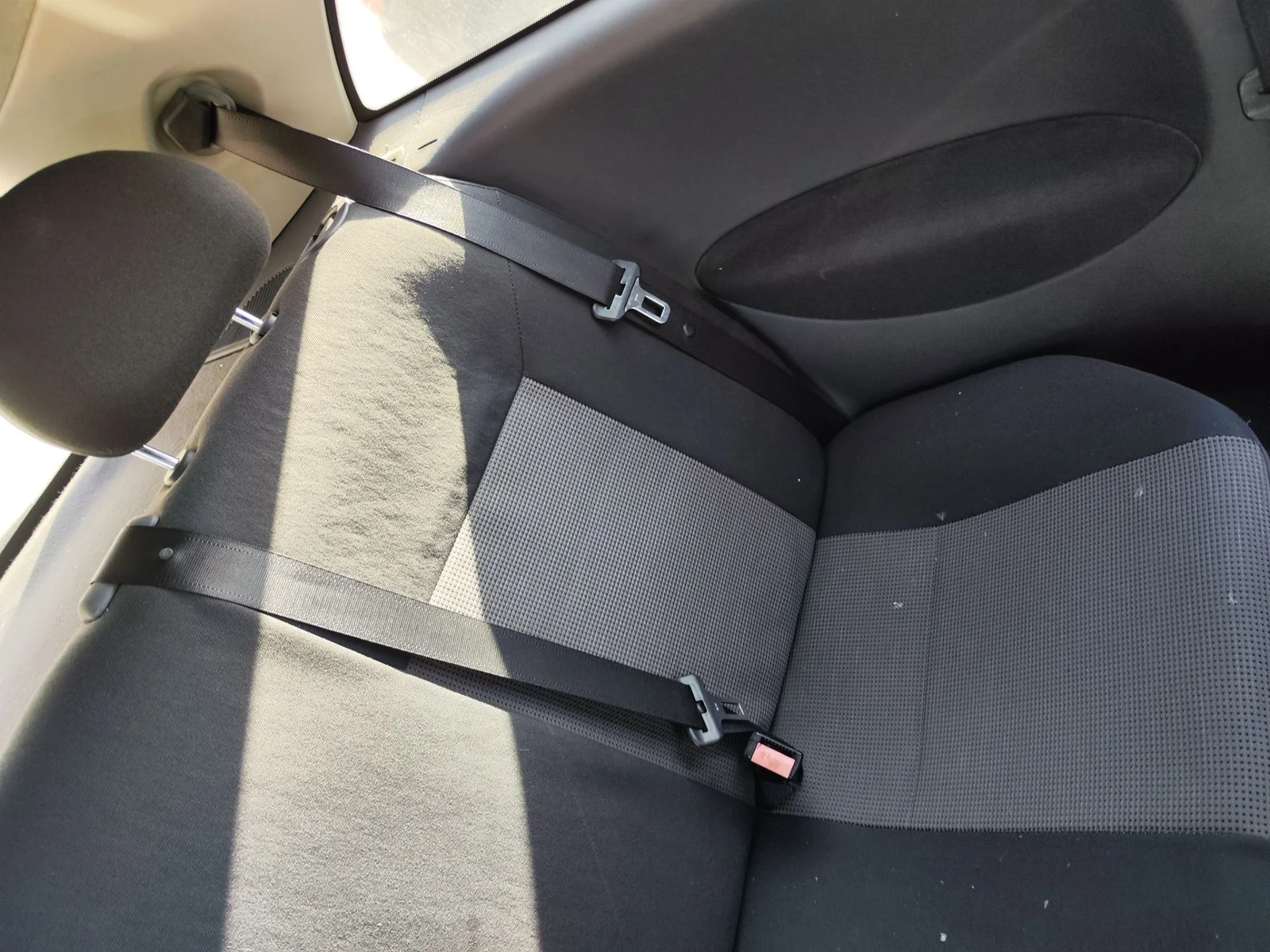 Foto de ASIENTO TRASERO MEDIO OPEL CORSA C 1.2 16V CAT (Z 12 XEP / LB4) (80 CV / 59 KW)