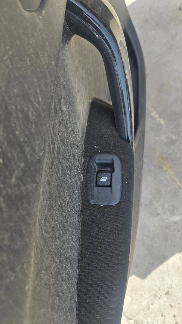 Foto de MANDO ELEVALUNAS TRASERO IZQUIERDO PEUGEOT 208 1.2 12V e-VTi / PureTech (81 CV / 60 KW)