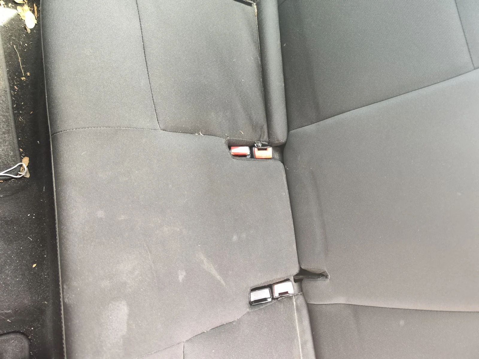 Foto de ENGANCHE CINTURON TRASERO CENTRAL RENAULT CLIO III 1.2 16V (75 CV / 55 KW)