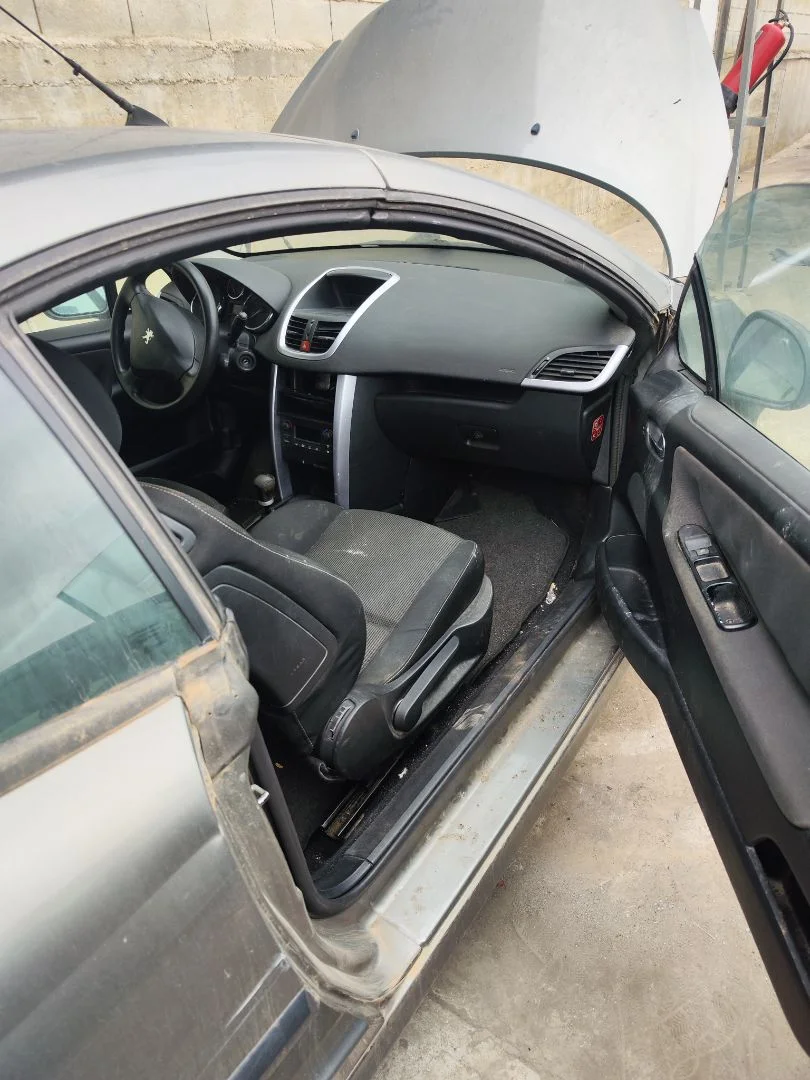 Foto de GOMAS CONTORNO PUERTA PEUGEOT 207 CC CABRIO-COUPÉ 1.6 16V (120 CV / 88 KW)