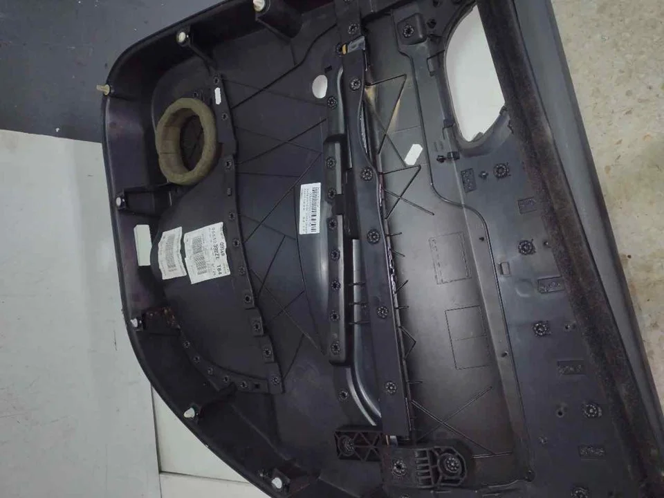 Foto de GUARNECIDO PUERTA TRASERA IZQUIERDA PEUGEOT 3008 1.6 HDi FAP CAT (9HZ / DV6TED4) (109 CV / 80 KW) referencia 9683039177