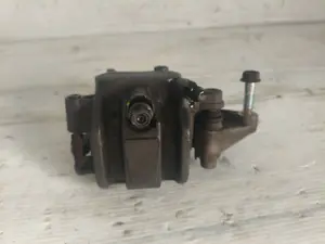 Foto de PINZA DE FRENO DELANTERA DERECHA HONDA SH 125I 125 cm3 - 9 kW (12 CV / 9 KW) foto 2