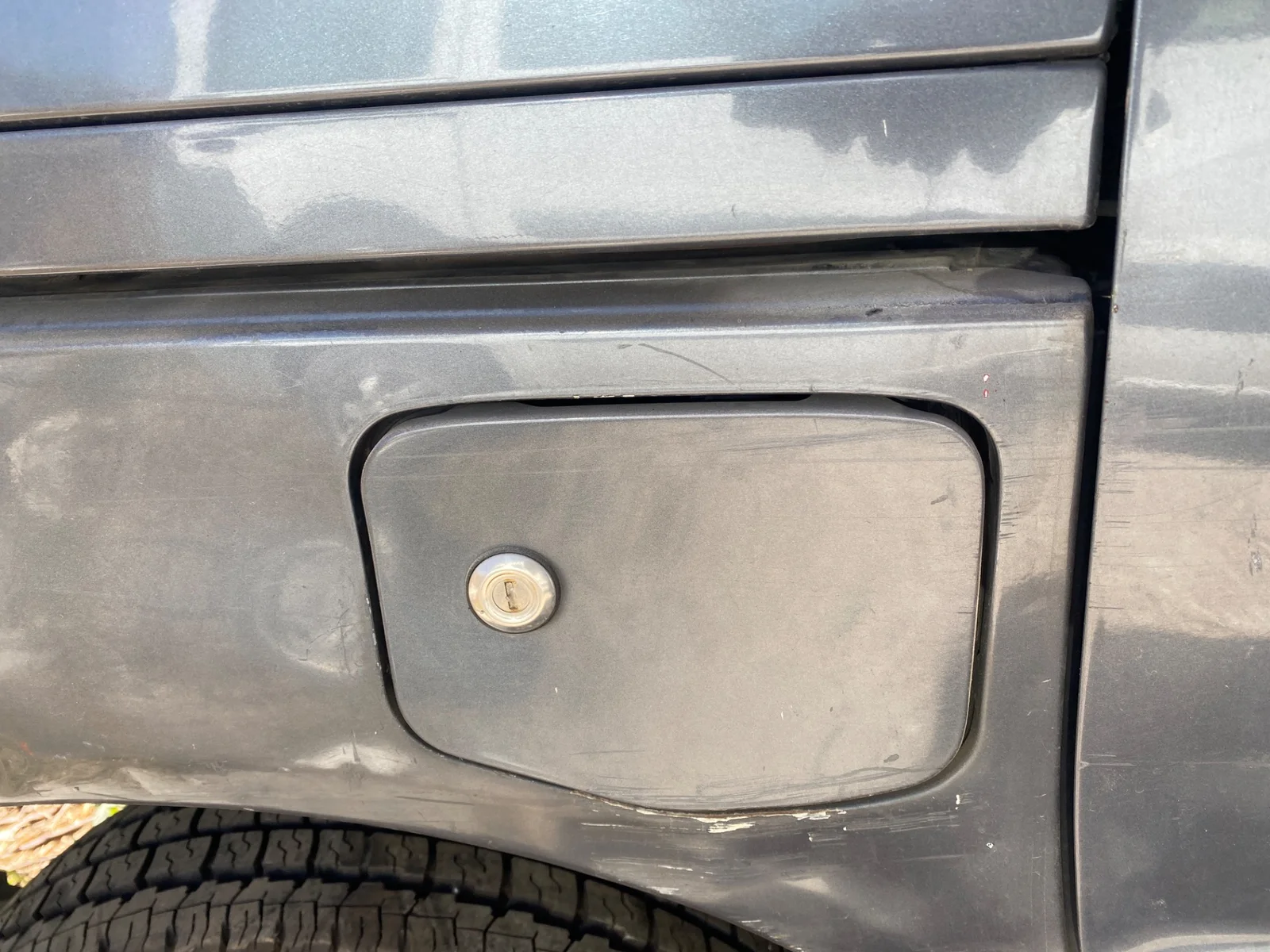 Foto de TAPA EXTERIOR COMBUSTIBLE NISSAN SERENA (C23M) 2.3 Diesel (75 CV / 55 KW)