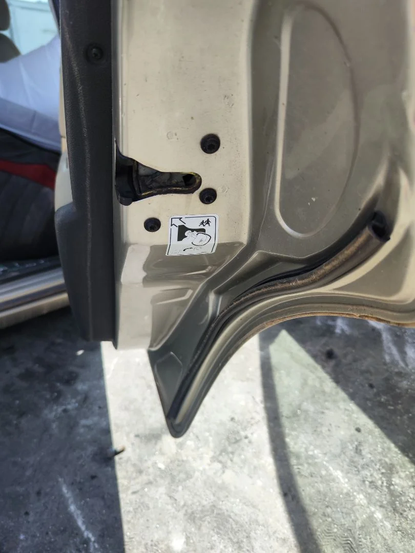 Foto de CERRADURA PUERTA TRASERA DERECHA FORD MONDEO BERLINA (GE) 2.0 TDCi CAT (131 CV / 96 KW) referencia 4057989