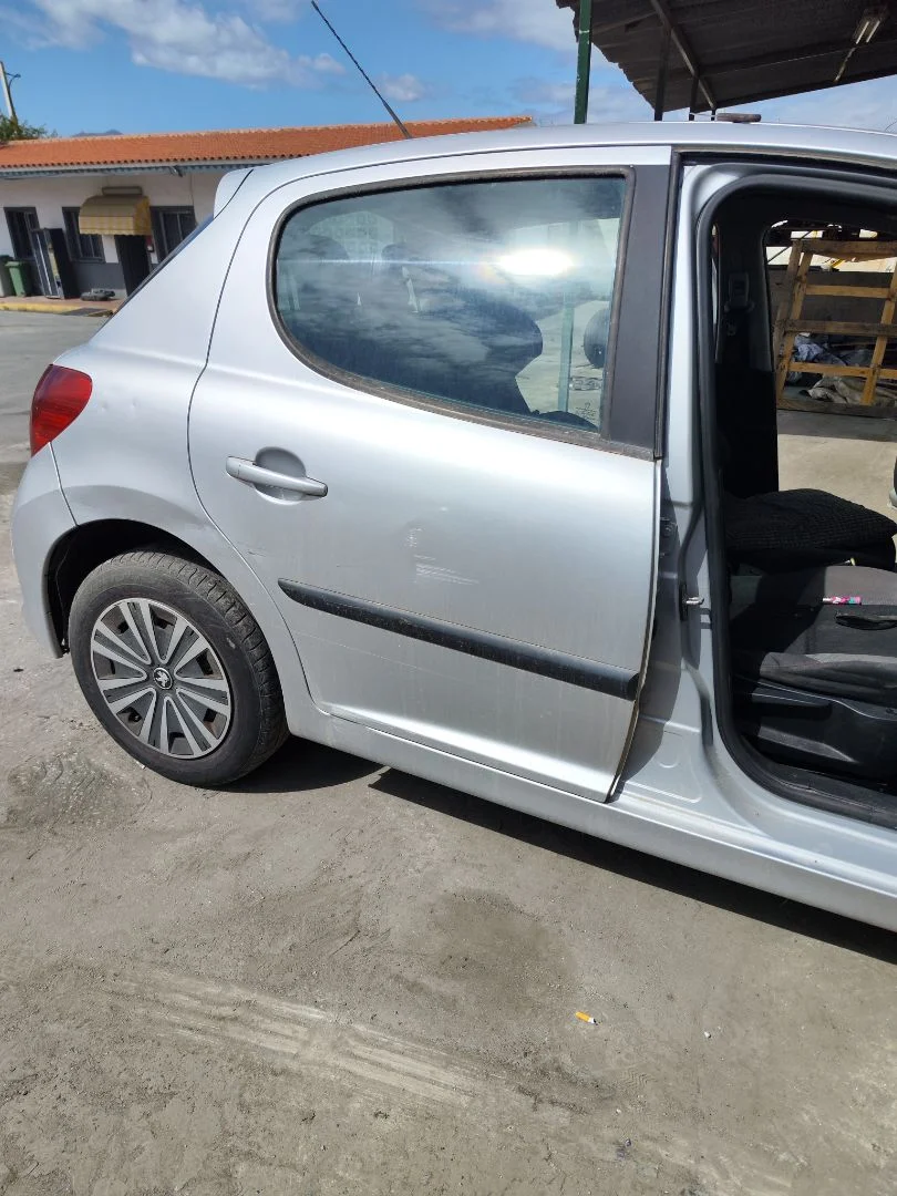 Foto de PUERTA TRASERA DERECHA PEUGEOT 207 1.6 16V HDi (90 CV / 66 KW) referencia 9008S6