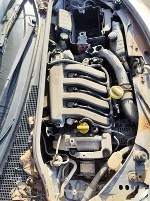 Foto de MOTOR COMPLETO RENAULT CLIO III 1.4 16V (98 CV / 72 KW) referencia K4JG780 foto 3