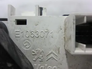 Foto de MANDO CALEFACCION / AIRE ACONDICIONADO PEUGEOT 208 1.2 12V e-VTi (82 CV / 60 KW) referencia E1063071 foto 3