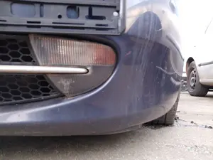 Foto de FARO ANTINIEBLA IZQUIERDO ALFA ROMEO 147 (190) 1.9 JTD CAT (110 CV / 81 KW)