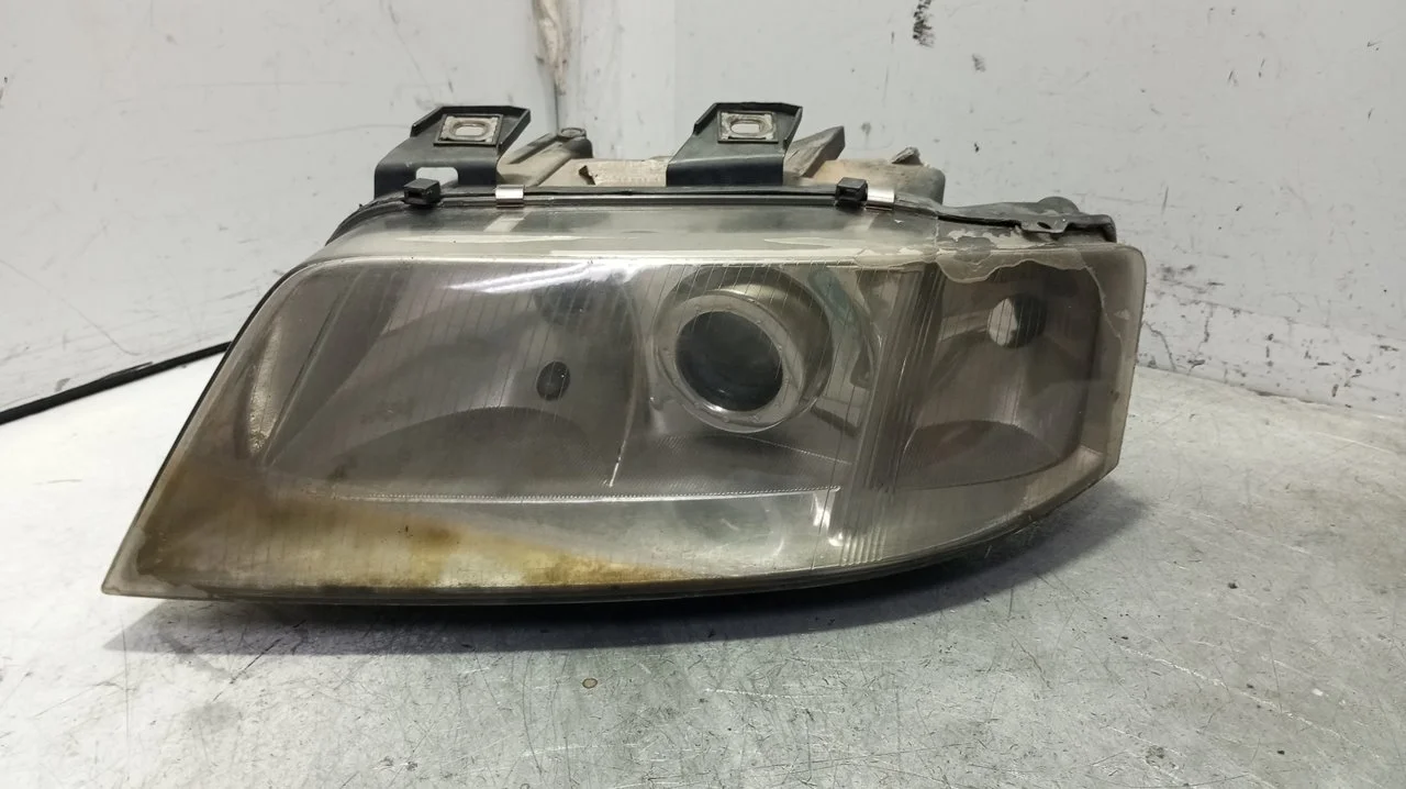 Foto de FARO IZQUIERDO AUDI A6 BERLINA (4B2) 2.5 V6 24V TDI (180 CV / 132 KW) referencia 4B0941029AB