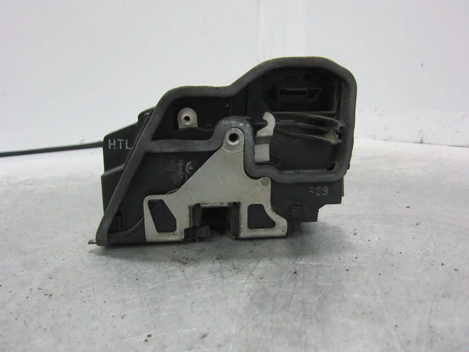 Foto de CERRADURA PUERTA TRASERA IZQUIERDA BMW SERIE 1 BERLINA (E81/E87) 1.6 16V CAT (116 CV / 85 KW) referencia 7167075