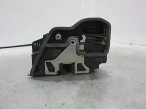 Foto de CERRADURA PUERTA TRASERA IZQUIERDA BMW SERIE 1 BERLINA (E81/E87) 1.6 16V CAT (116 CV / 85 KW) referencia 7167075