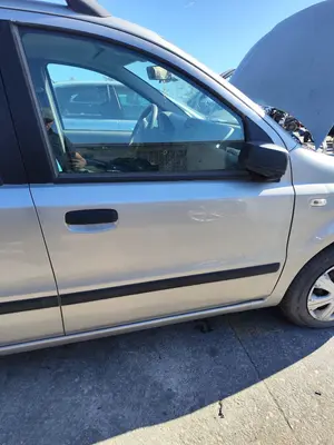Foto de PUERTA DELANTERA DERECHA FIAT II PANDA (169) 1.2 CAT (60 CV / 44 KW)