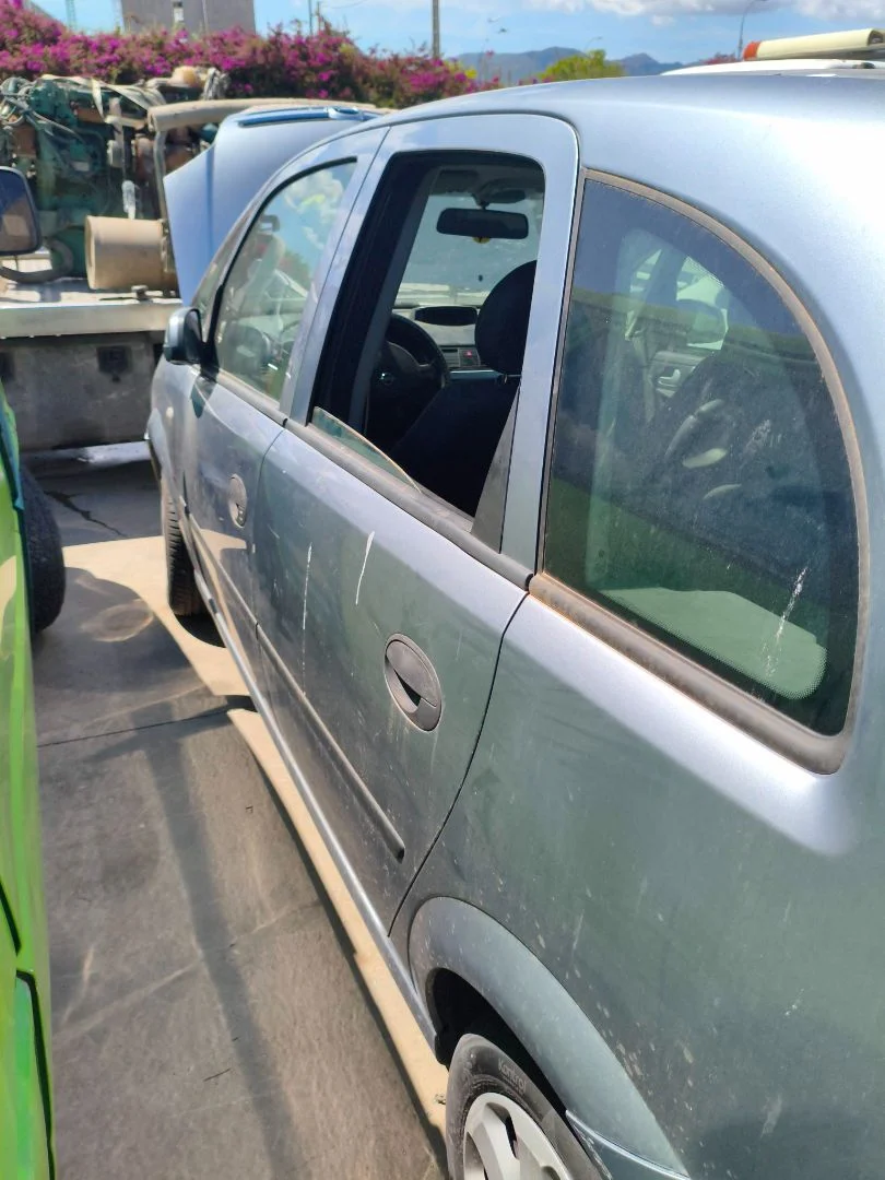 Foto de PUERTA TRASERA IZQUIERDA OPEL MERIVA 1.7 16V DTI CAT (Y 17 DT / LR6) (75 CV / 55 KW) referencia 13149681