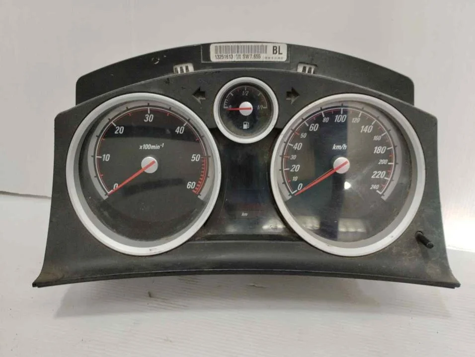Foto de CUADRO INSTRUMENTOS OPEL ASTRA H BERLINA 1.7 16V CDTI (101 CV / 74 KW) referencia 13251613