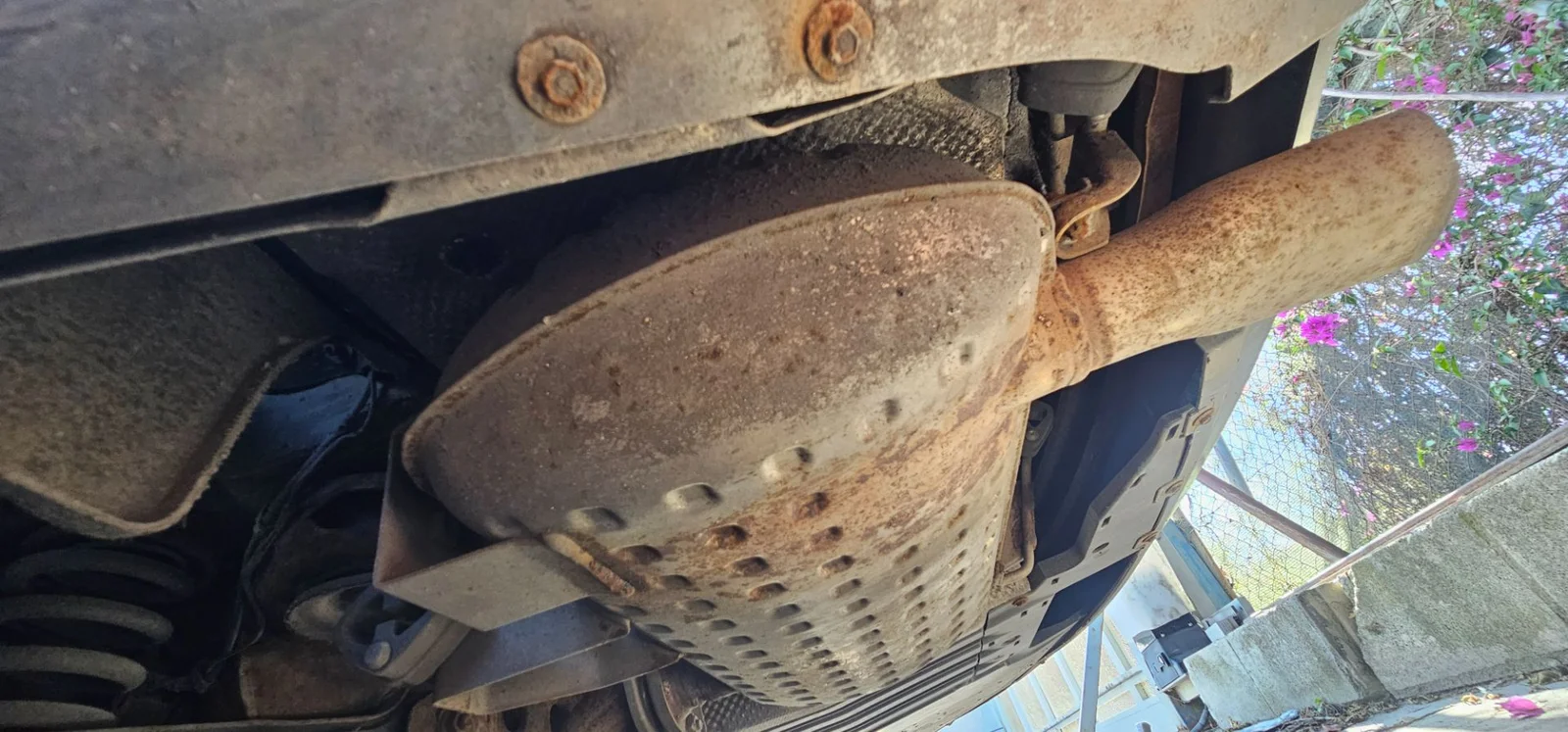 Foto de SILENCIADOR TRASERO BMW SERIE 3 BERLINA (E90) 2.0 CAT (129 CV / 95 KW)
