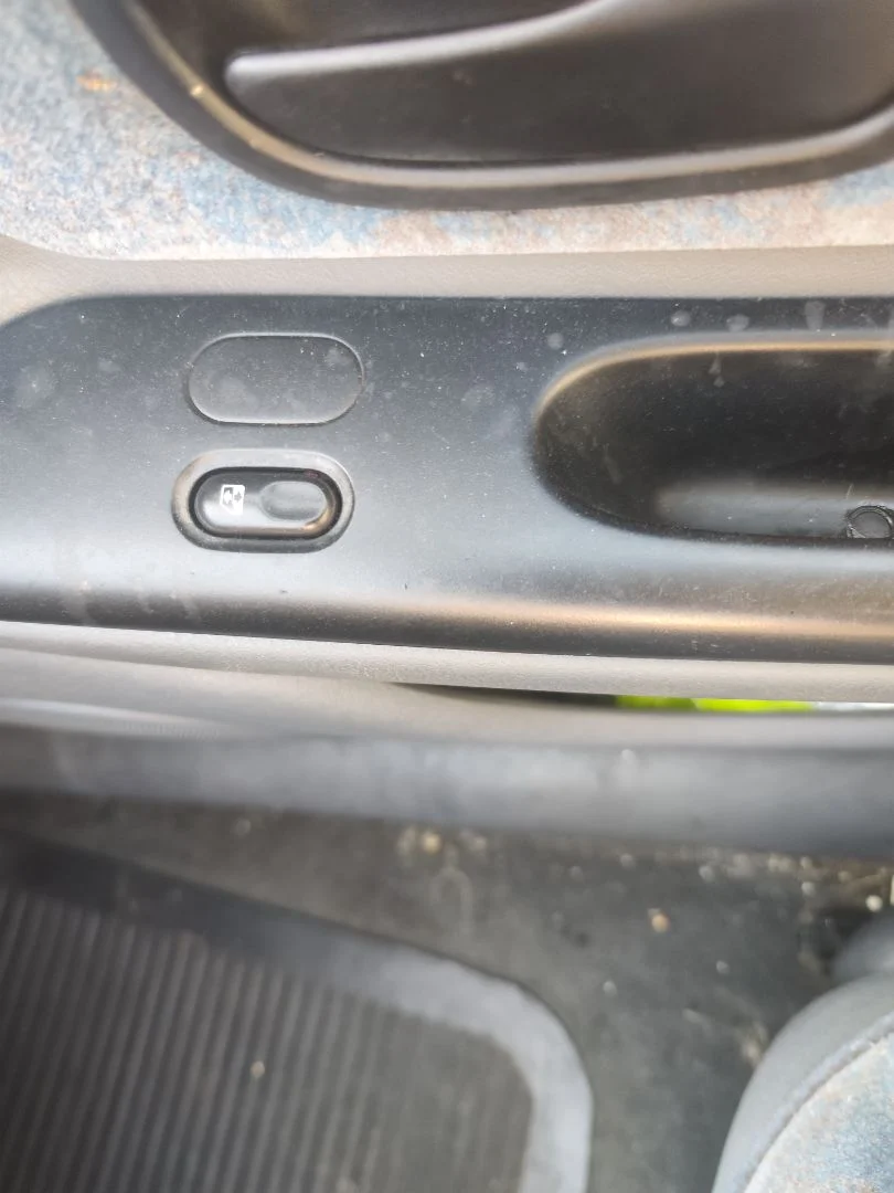 Foto de MANDO ELEVALUNAS DELANTERO DERECHO RENAULT LAGUNA (B56) 2.0 (113 CV / 83 KW)