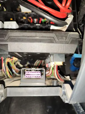 Foto de CAJA RELES / FUSIBLES SEAT CORDOBA BERLINA (6L2) 1.9 TDI (131 CV / 96 KW)