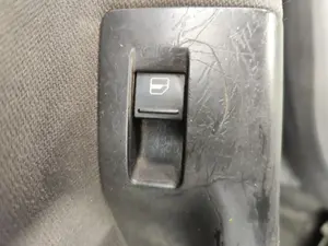 Foto de MANDO ELEVALUNAS TRASERO DERECHO VOLKSWAGEN GOLF PLUS V (5M1) 1.9 TDI (105 CV / 77 KW)
