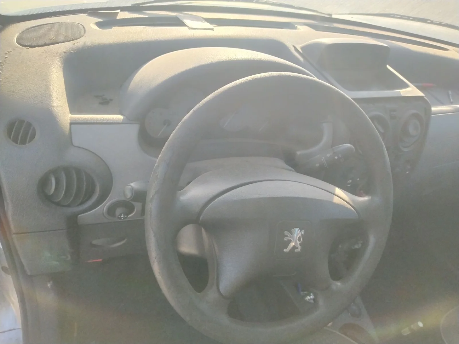 Foto de AIRBAG DELANTERO IZQUIERDO PEUGEOT PARTNER (S2) 1.6 16V HDi (90 CV / 66 KW)