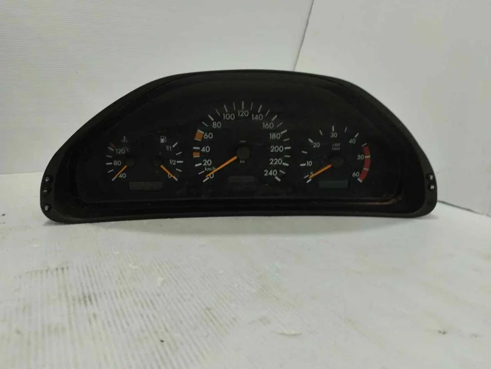 Foto de CUADRO INSTRUMENTOS MERCEDES-BENZ CLASE E (BM 210) FAMILIAR referencia 2105401448