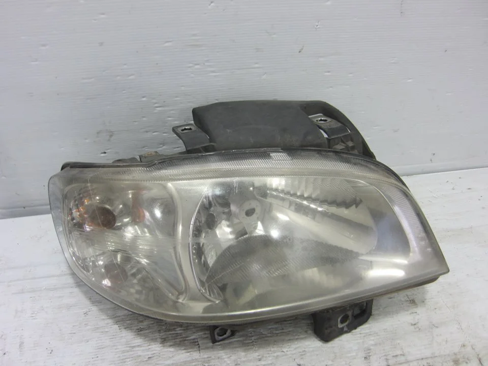 Foto de FARO DERECHO SEAT IBIZA (6K1) 1.4 (60 CV / 44 KW) referencia 6K1941032A