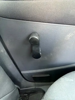 Foto de MANETA ELEVALUNAS TRASERA DERECHA SEAT CORDOBA BERLINA (6K2)