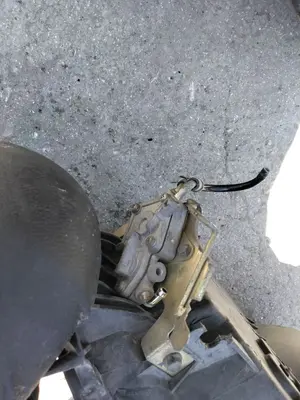 Foto de BAUL BAJO ASIENTO YAMAHA CYGNUS X 125 cm3 - 8.2 kW (0 CV / 0 KW) foto 3