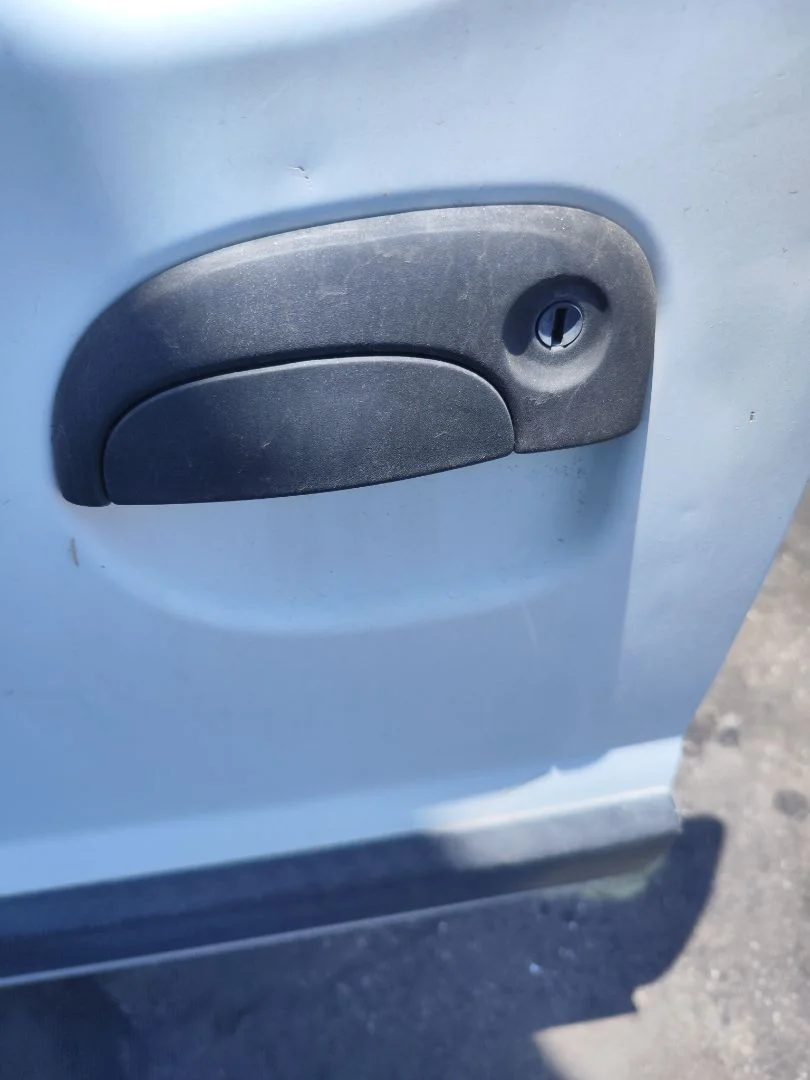 Foto de MANETA EXTERIOR DELANTERA IZQUIERDA RENAULT KANGOO I (F/KC0) 1.9 dCi Diesel CAT (84 CV / 62 KW) referencia 8200107367