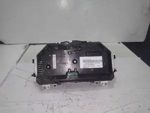 Foto de CUADRO INSTRUMENTOS TOYOTA YARIS (P13) 1.5 16V CAT (Híbrido) (75 CV / 55 KW) referencia 838000DT70 foto 8