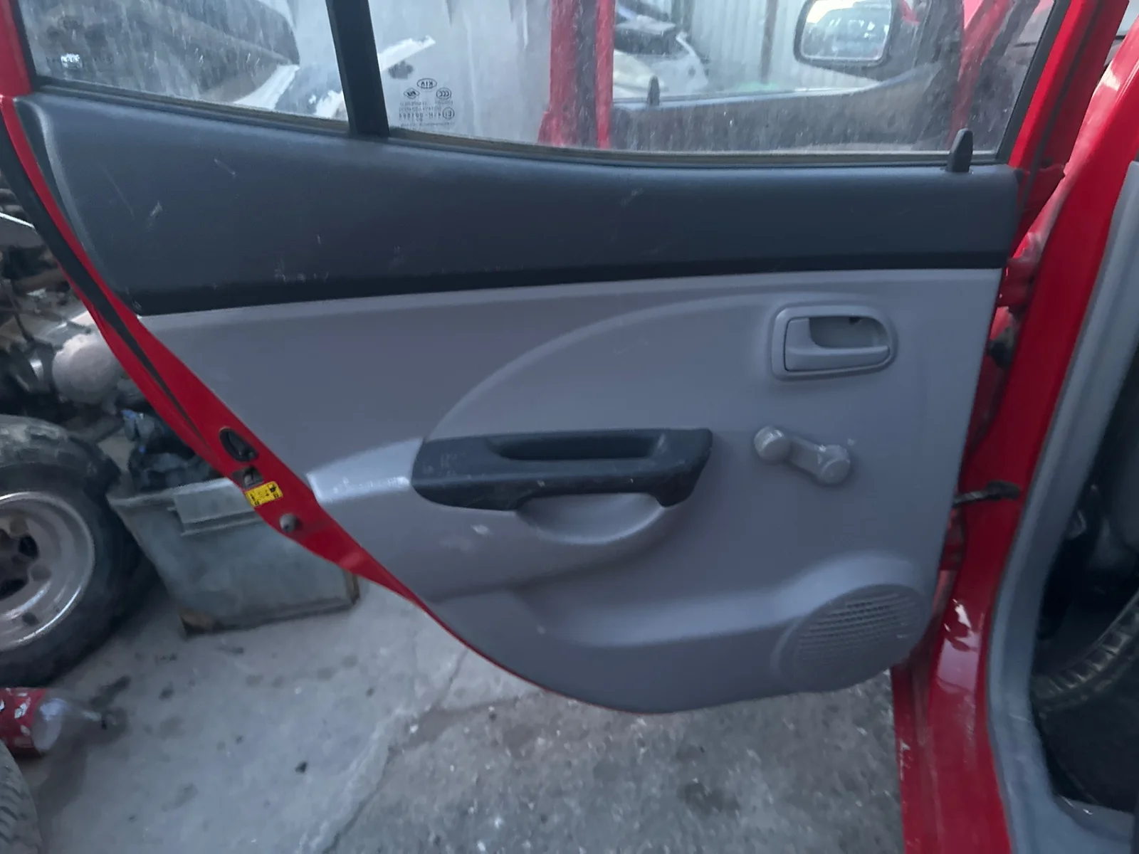 Foto de GUARNECIDO PUERTA TRASERA IZQUIERDA KIA PICANTO (SA) 1.1 CAT (65 CV / 48 KW) referencia 8330107000NL