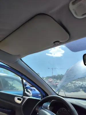Foto de PARASOL IZQUIERDO PEUGEOT 307 BERLINA (S2) 1.4 16V CAT (KFU / ET3J4) (88 CV / 65 KW)