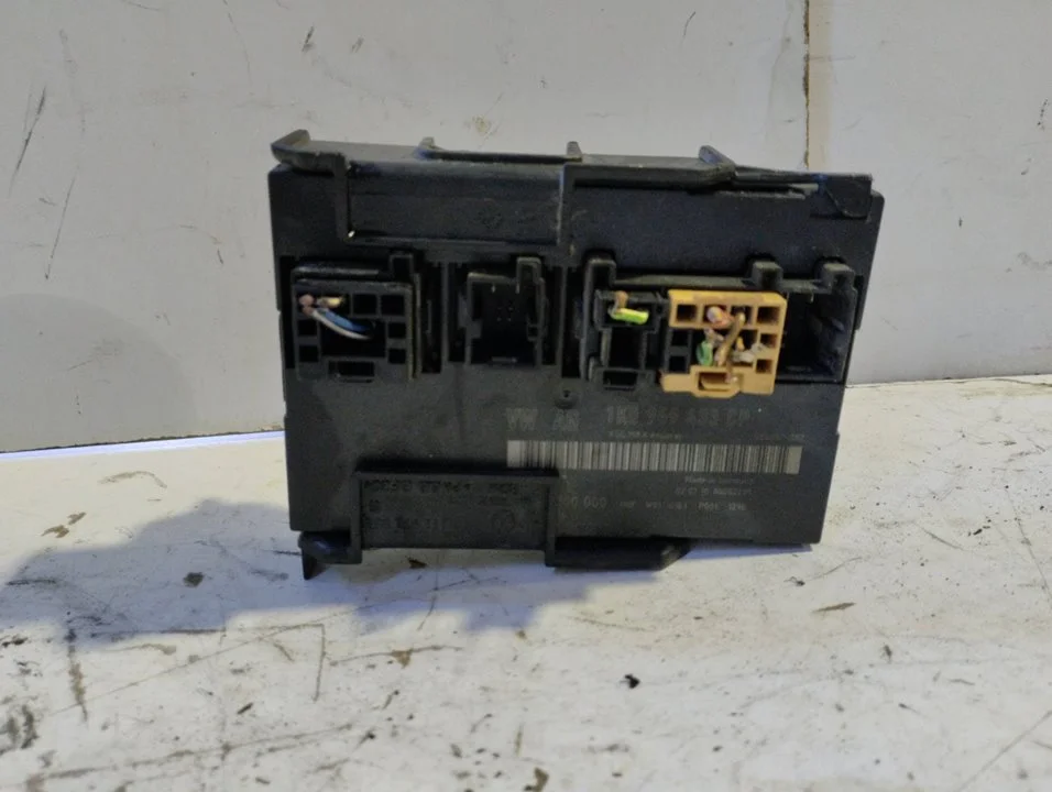Foto de MODULO CONFORT VOLKSWAGEN CADDY (2K)(02.2004) 1.9 TDI (105 CV / 77 KW) referencia 1K0959433