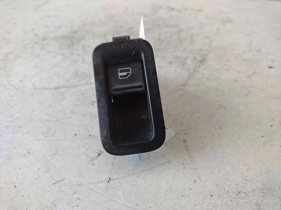 Foto de MANDO ELEVALUNAS TRASERO DERECHO VOLKSWAGEN POLO V (6R1) 1.6 TDI (90 CV / 66 KW) referencia 7L6959855B