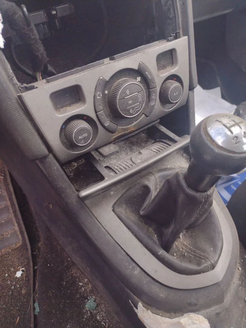 Foto de CENICERO PEUGEOT 308 1.6 16V HDi (90 CV / 66 KW) referencia 9658691077