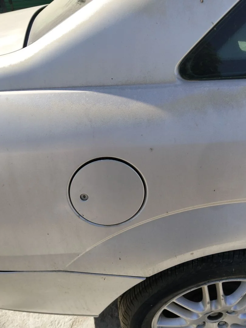 Foto de TAPA EXTERIOR COMBUSTIBLE FORD FOCUS BERLINA (CAK) 1.6 16V CAT (101 CV / 74 KW) referencia 1214249